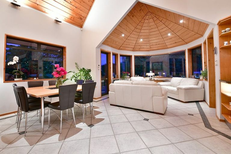 Photo of property in 155 Taupaki Road, Taupaki, Henderson, 0782