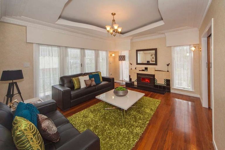 Photo of property in 35 Archibald Road, Kelston, Auckland, 0602