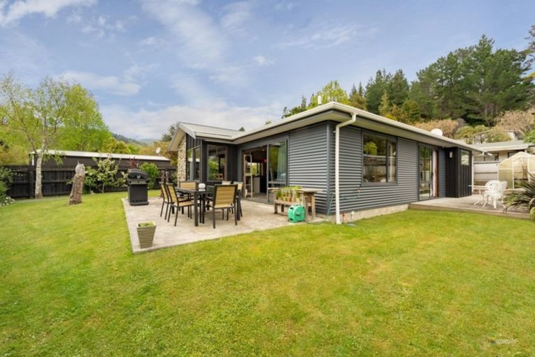 Photo of property in 186 Plateau Road, Te Marua, Upper Hutt, 5018