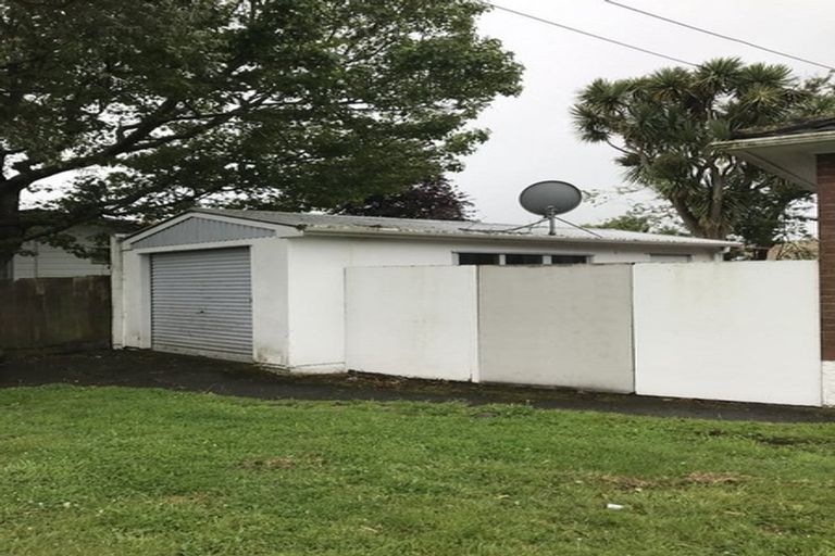 Photo of property in 1 Brown Grove, Fairfield, Lower Hutt, 5011