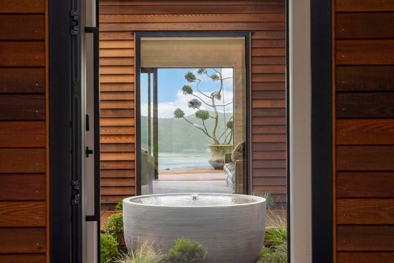 Photo of property in 11 Sparrowhawk Way, Kinloch, Taupo, 3377