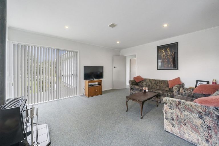 Photo of property in 18 Buckley Grove, Paraparaumu, 5032