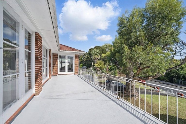 Photo of property in 18 Millbrook Road, Henderson, Auckland, 0612