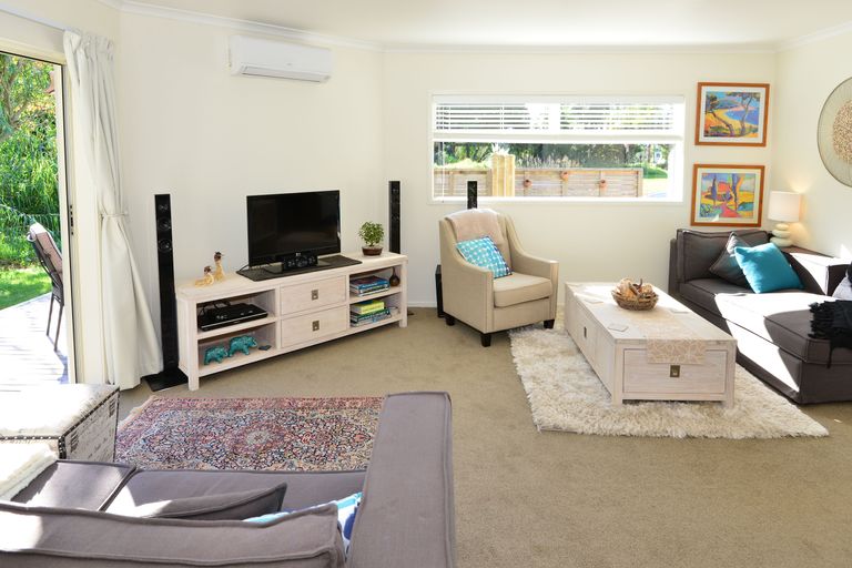 Photo of property in 23 Annalise Place, Orewa, 0931