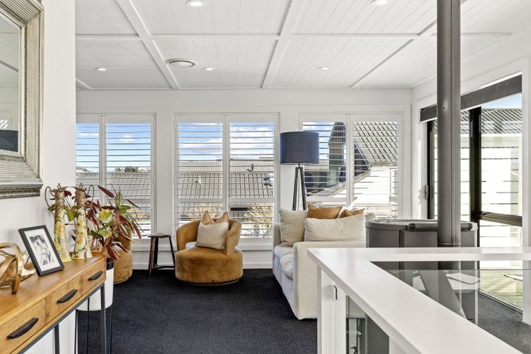 Photo of property in 20 Pukenamu Road, Rainbow Point, Taupo, 3330