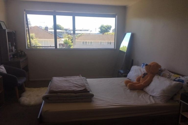 Photo of property in 17 Derby Place, Cannons Creek, Porirua, 5024