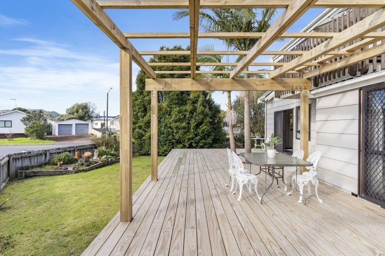 Photo of property in 100 Mayfair Avenue, Whangamata, 3620