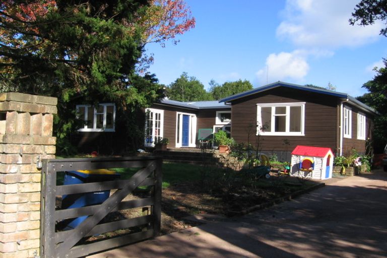 Photo of property in 35 Victory Road, Laingholm, Auckland, 0604