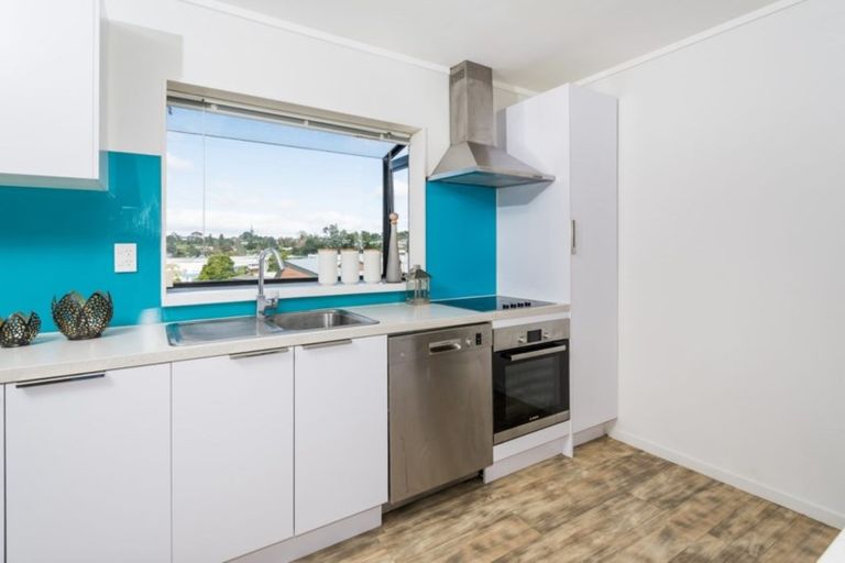 Photo of property in 6/23b View Road, Glenfield, Auckland, 0627