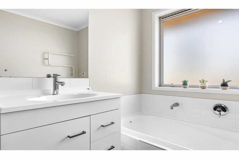 Photo of property in 17 Pakohe Street, Pegasus, 7612