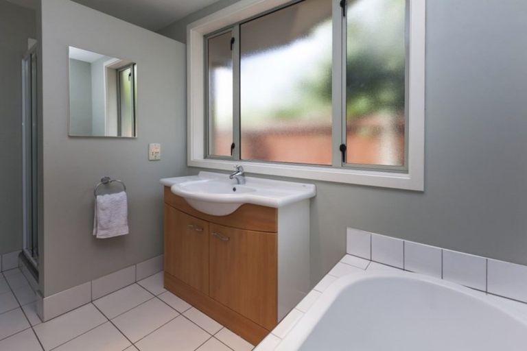 Photo of property in 6 Tuirau Place, Ilam, Christchurch, 8041