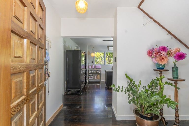 Photo of property in 15 Opou Road, Titirangi, Auckland, 0604