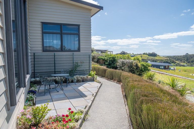 Photo of property in 6 Sunrise Place, Cable Bay, 0420