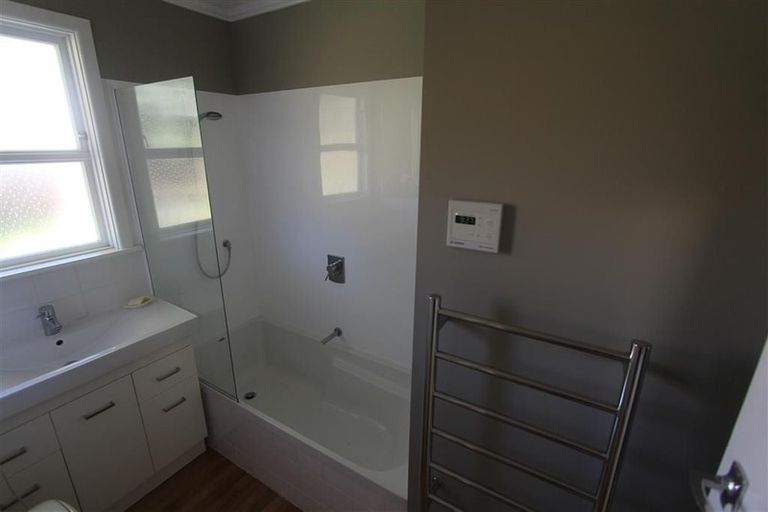 Photo of property in 4 Diane Grove, Paparangi, Wellington, 6037