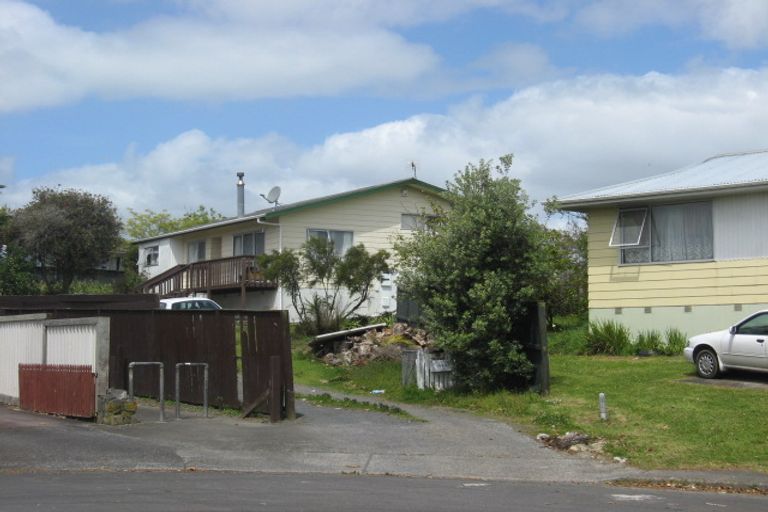 Photo of property in 13 Aden Place, Clendon Park, Auckland, 2103