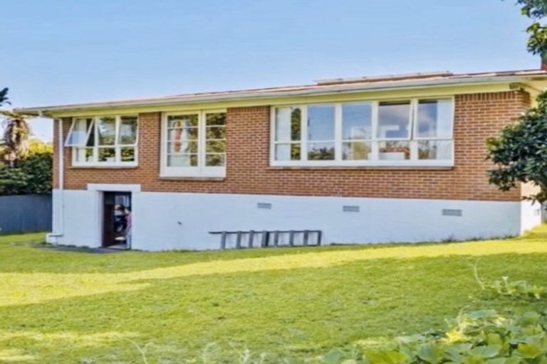 Photo of property in 6 Sexton Place, Manurewa East, Auckland, 2102