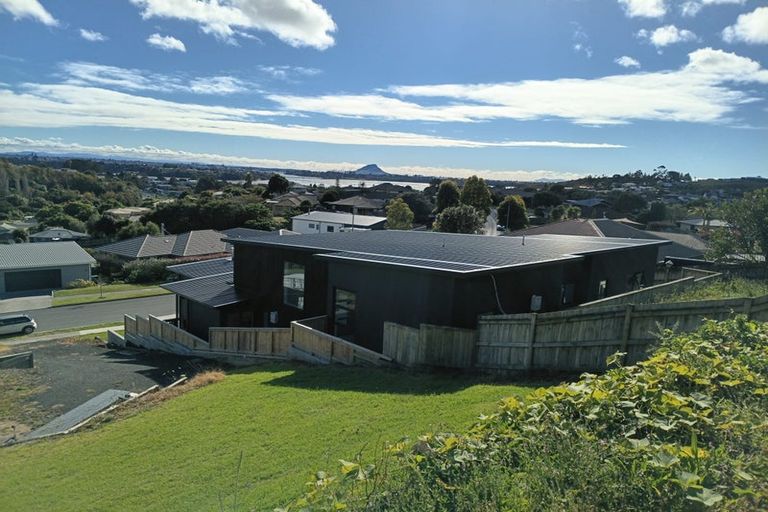 Photo of property in 77 Oteki Park Drive, Welcome Bay, Tauranga, 3112