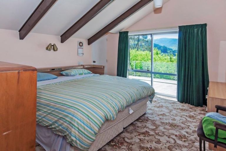 Photo of property in 5 Holmes Bay Road, Pigeon Bay, 7583