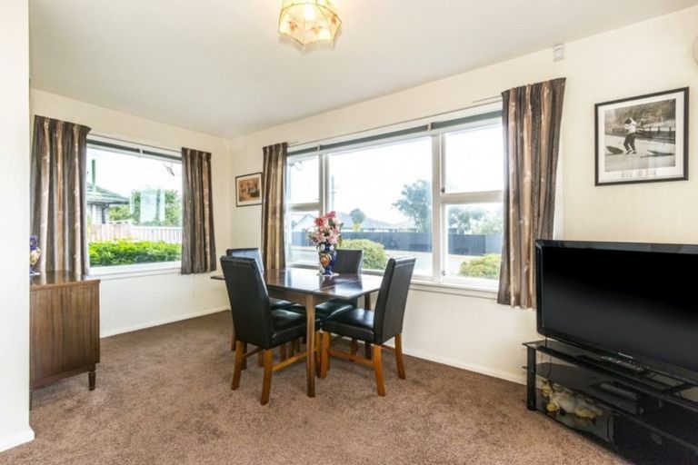 Photo of property in 39 Lake Terrace Road, Burwood, Christchurch, 8061