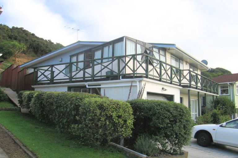 Photo of property in 16 Rembrandt Avenue, Tawa, Wellington, 5028