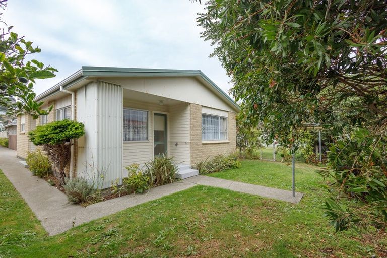 Photo of property in 21 Aparima Avenue, Miramar, Wellington, 6022