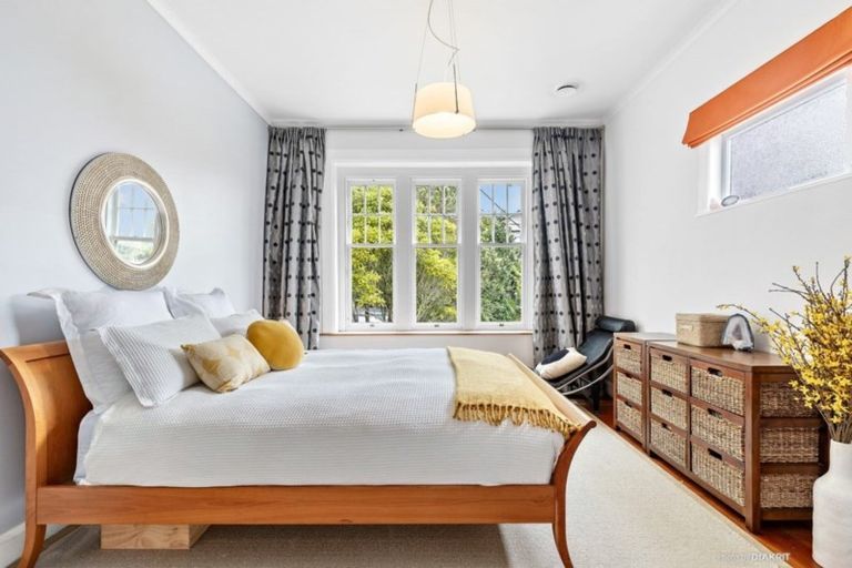 Photo of property in 14 Garfield Street, Brooklyn, Wellington, 6021