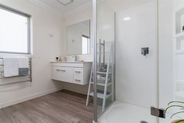 Photo of property in 2 Walnut Lane, Carterton, 5713