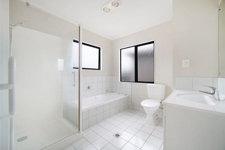 Photo of property in 92b Naylors Drive, Mangere, Auckland, 2022