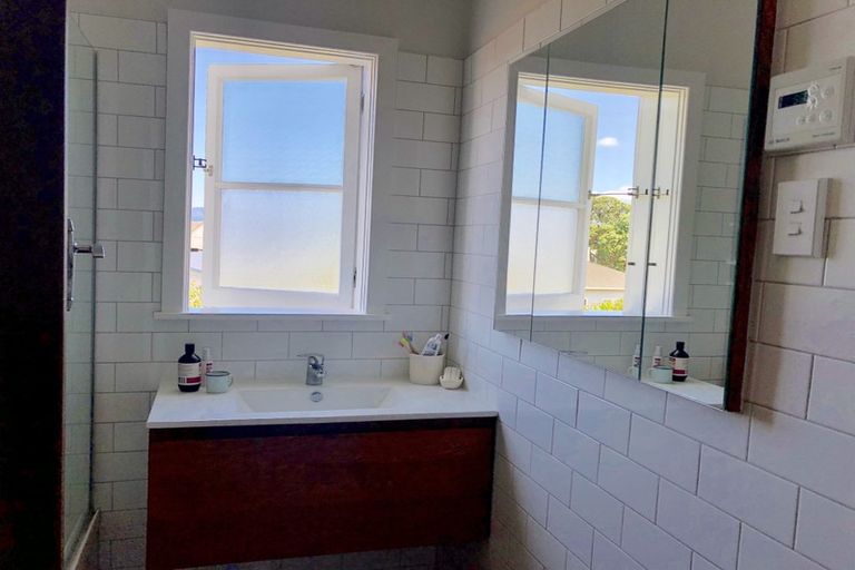 Photo of property in 12 Raumati Terrace, Khandallah, Wellington, 6035