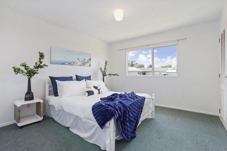 Photo of property in 92b Beach Road, Te Atatu Peninsula, Auckland, 0610
