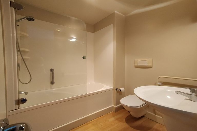 Photo of property in Shelley Bay Terraces, 21/61 Maupuia Road, Maupuia, Wellington, 6022