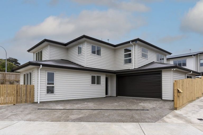 Photo of property in 1 Pine Hill Rise, Glenside, Wellington, 6037