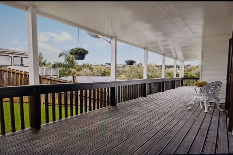 Photo of property in 64 Trias Road, Totara Vale, Auckland, 0629