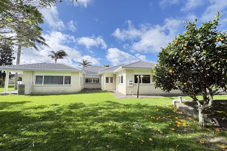 Photo of property in 154 Boord Crescent, Kumeu, 0891
