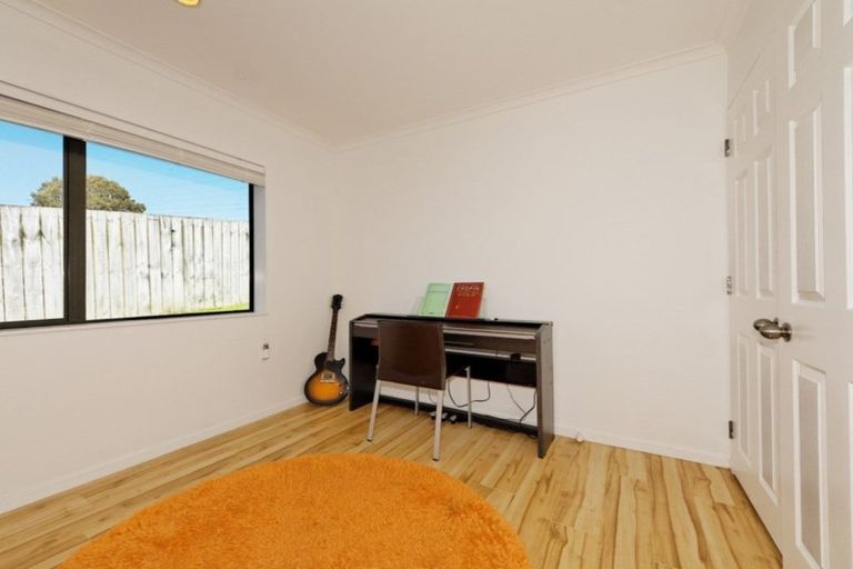 Photo of property in 9 Exotic Place, Massey, Auckland, 0614