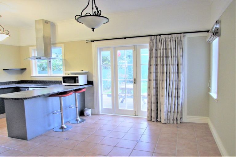 Photo of property in 194 Knights Road, Hutt Central, Lower Hutt, 5011