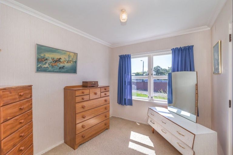 Photo of property in 10 Ross Street, Levin, 5510
