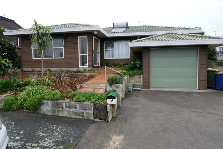Photo of property in 2/34 Howard Road, Northcote, Auckland, 0627