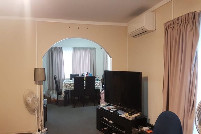 Photo of property in 62 Kohekohe Street, New Lynn, Auckland, 0600