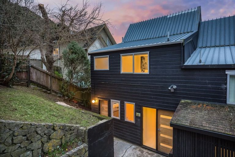 Photo of property in 1/12 Kenef Road, Paremata, Porirua, 5024