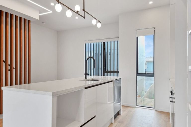 Photo of property in 14 Mina Way, Browns Bay, Auckland, 0630