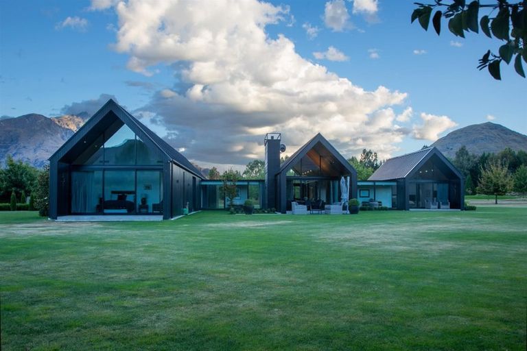 Photo of property in 3/130 Domain Road, Speargrass Flat, Queenstown, 9371