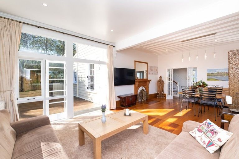 Photo of property in 14 Cameron Road, Bluff Hill, Napier, 4110