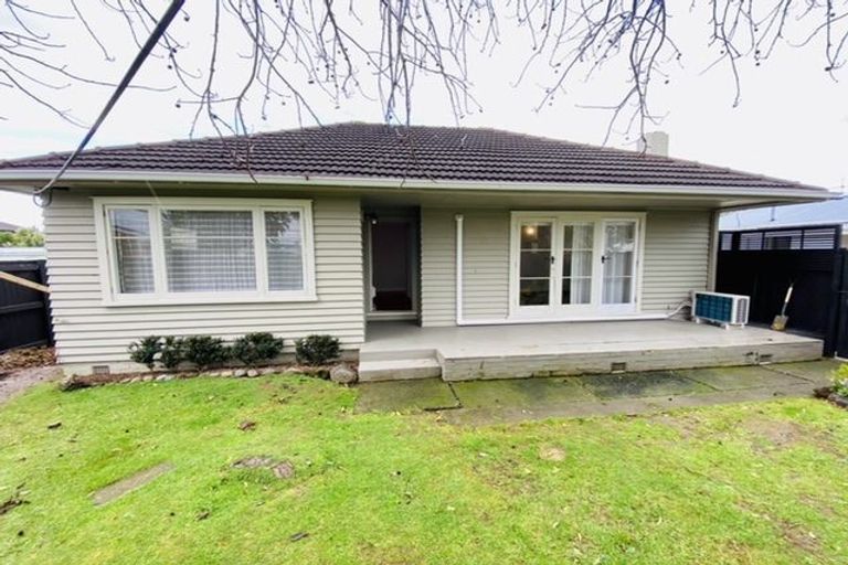 Photo of property in 11 Hikurangi Street, Te Atatu Peninsula, Auckland, 0610