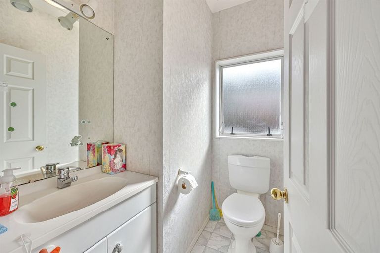 Photo of property in 10 Belvedere Court, West Harbour, Auckland, 0618