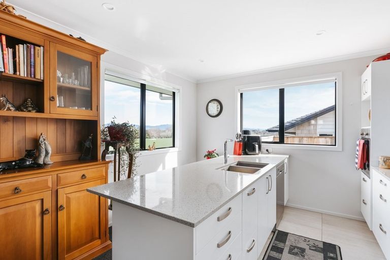 Photo of property in 30 Richardson Road, Omokoroa, 3114