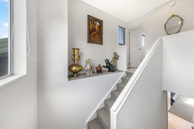 Photo of property in 2/25 Keswick Close, Northpark, Auckland, 2013