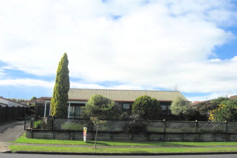 Photo of property in 60 Aviemore Drive, Highland Park, Auckland, 2010