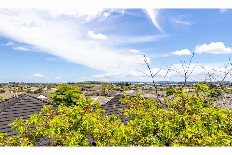 Photo of property in 13 Conacher Close, East Tamaki Heights, Auckland, 2016