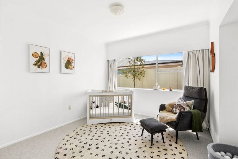 Photo of property in 8 Wallace Place, Westown, New Plymouth, 4310